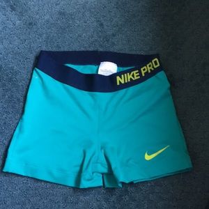 NEVER WORN Women’s Nike Pro Spandex, Size S